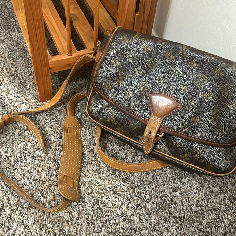 Still good to wear normal tears due to age spacious cross body